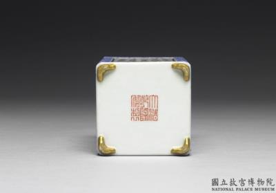 图片[3]-Square brush holder in yang-ts’ai enamels with imperial poem decor 1742 (Ch’ien-lung reign)-China Archive